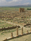 Algrie - Timgad: Ruines romaines - bastion contre les Berbres dans les montagnes de l'Aurs - liste UNESCO - photographie par J.Kaman