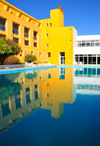 Biskra, Algeria / Algrie: Hotel Les Ziban - at the swimming pool - photo by M.Torres | Htel Les Ziban -  la piscine - Avenue du 8 Mars