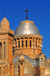 Alger - Algrie: Basilique Notre-Dame d'Afrique - la croise du transept est surmonte d'une tour lanterne  dme - photo par M.Torres