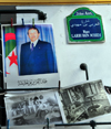 Alger - Algrie: affiche de Abdelaziz Bouteflika et photos anciennes de la ville - rue Larbi Ben Mhidi, ex-rue d'Isly - photo par M.Torres