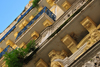 Alger - Algrie: balcons et corbeaux - architecture coloniale - Rue Ali Boumendjel, ex-rue Dumont dUrville - photo par M.Torres
