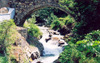 Andorra - Escaldes-Engordany: medieval bridge - Riu Madriu (photo by M.Torres)