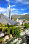 Escaldes-Engordany, Andorra: Caldea thermal spa and wellness resort - view from the Eastern Gran Valira River - ivy over the water - Gran Riu Valira d'Orient - Centre Termoldic Caldea - photo by M.Torres