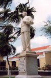 Aruba - Oranjestad: Jan Hendrik Albert Eman, aka Henny Eman - master of the divorce from Curaao (photo by M.Torres)