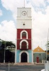 Aruba - Oranjestad: clock tower (photo by M.Torres)