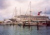 Aruba - Oranjestad: yach basin - dwarfed by the cruise ship (Carnival Destiny) (photo by M.Torres)