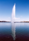 Australia - Canberra / Camberra (ACT): water jet  - Lake Burley Griffith (photo by M.Torres)