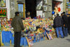 Azerbaijan - Baku: street sellers - matrioshki dolls, evil eye amulets and assorted kitsch - souvenirs - photo by M.Torres