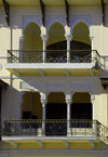 Azerbaijan - Baku: local architecture - balconies - photo by Miguel Torres