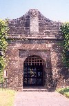 Azores / Aores - Horta: entrada do Castelo de Santa Cruz (agora Estalagem) / Horta: entrance to Sta. Cruz fortress - photo by M.Durruti