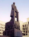 Belarus - Minsk: comrade Vladimir Ilich Lenin on Nezaleznasci square (photo by Miguel Torres)