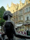 Leuven / Louvain (Flanders / Vlaanderen - Brabant province): Oude Markt - statue (photo by Michel Bergsma)