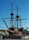 Bermuda - St George - Ordnance Island: replica of a 17th century English ship in the harbour - the 'Deliverance', from the Virginia Company - photo by G.Frysinger