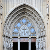 So Paulo, Brazil: the cathedral central portal with pointed archivolt, jamb figures and rose windows with tracery - Praa da S - Neo-Gothic style, designed in 1912 by the German architect Maximillian Hehl -  So Paulo See Metropolitan Cathedral - photo by M.Torres