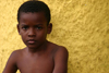 Brazil / Brasil - Salvador (Bahia): boy and wall / garoto e parede - photo by N.Cabana