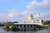 Bandar Seri Begawan, Brunei Darussalam: Kampong Pemacha water village and Sultan Omar Ali Saifuddin mosque - photo by M.Torres