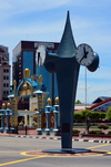 Bandar Seri Begawan, Brunei Darussalam: public clock, intersection of Elizabeth Dua and Sultan Omar Ali Saifuddien streets, Sultan Omar Ali Saifuddien field in the backgrond (Padang SOAS) - photo by M.Torres
