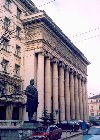 Bulgaria - Sofia: colonnade (photo by M.Torres)