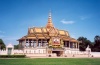 Cambodia / Cambodje - Phnom Penh: Royal Palace gate - Palais royal (photo by M.Torres)