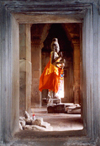 Angkor, Cambodia / Cambodge: Angkor Wat - Vishnu in the wind - photo by Miguel Torres