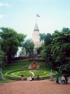 Cambodia / Cambodje - Phnom Penh: Wat Phnom - Chedi (photo by M.Torres)