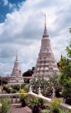 Cambodia / Cambodge - Phnom Penh: Royal Palace - stupas in the gardens (photo by M.Torres)