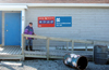 Canada / Kanada - Nain (Labrador): at the post office - photo by B.Cloutier