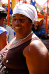 Praia, Santiago island / Ilha de Santiago - Cape Verde / Cabo Verde: woman in the market - photo by E.Petitalot