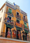 Tarragona, Catalonia: fake faade, displaying 'les Nans' and the Catalonian flag, 'La senyera' - trompe-lil mural by Carles Arola - Plaa dels Sedassos - photo by B.Henry