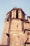 Catalonia - Barcelona: under a gargoyle - Cathedral tower - Barri Gtic / gargula - photo by Miguel Torres