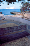 Cayman Islands - Grand Cayman - George Town - Cruise ship and bench donated by the Rotary Club of Grand Cayman - photo by F.Rigaud