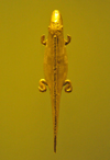 Bogota, Colombia: Gold Museum - Museo del Oro - pendant - gold lizard - 10th century - middle Cauca region - photo by M.Torres
