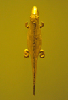 Bogota, Colombia: Gold Museum - Museo del Oro - pendant - gold lizard - 10th century - middle Cauca region - photo by M.Torres