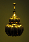 Bogota, Colombia: Gold Museum - Museo del Oro - tumbaga poporo - container that held lime used when chewing coca leaves - pumpkin shaped bottle with a lid - coca was used for activating the powers of concentration, memory and speech - photo by M.Torres
