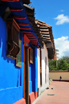 Bogota, Colombia: deep blue faade of Caf del Rio - colonial architecture - Universidad de los Andes - barrio Las Aguas - La Candelaria - photo by M.Torres