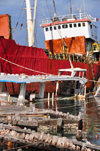 Moroni, Grande Comore / Ngazidja, Comoros islands: decay - old freighter 'Moroni' and assorted old boats - dhow harbour - photo by M.Torres