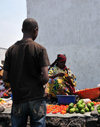 Goma, Nord-Kivu, Democratic Republic of the Congo: buying lemons on the street - fruit and veg vendor and client - photo by M.Torres