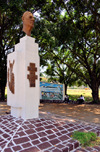 Brazzaville, Congo: de Gaulle square, off Avenue de Djou - monument to General de Gaulle as president of the Community of African States - sculpture by Parriot on a white column - photo by M.Torres