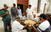 Cuba - Holgun - domino game - photo by G.Friedman