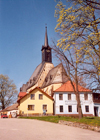 Czech Republic - Dolni Dvoriste (Southern Bohemia - Jihocesk - Budejovick kraj): Church and brothels shoulder to shoulder - Cesk Krumlov district, Southern Bohemia (photo by M.Torres)