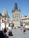 Czech Republic - Prague: crossing Charles Bridge - Karluv most - Unesco world heritage site (photo by M.Bergsma)