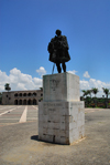 Santo Domingo, Dominican Republic: statue of Nicols de Ovando, governor of Hispaniola 1502  - 1509 - Plaza de Espaa - Alcazar de Coln in the background - photo by M.Torres