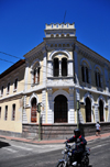 Quito, Ecuador: italianate architecture - corner of Calle Montfar and Calle Esmeraldas, old Calle de la Soledad - photo by M.Torres