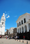 Quito, Ecuador: Plaza Grande / Plaza de la Independencia - Independence Square - view along Calle Gabriel Garca Moreno - left to right: Metropolitan Cathedral, Metropolitan Cultural Center (old Universidad Central) and Carondelet Palace - photo by M.Torres