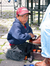 Quito, Ecuador: child labour - shoe shine - people - South America - photo by R.Eime
