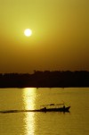 Egypt - Aswan: the sun descends over the Nile (photo by J.Kaman)