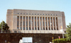 Finland / Suomi - Helsinki: Parliament's colonnade - Eduskunta (photo by Miguel Torres)