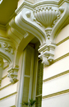 France - Nice: detail - balcony detail - ornamental bracket - modillion - architecture (photo by F.Rigaud)
