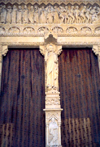 France - Metz / MZM / ETZ (Moselle / Lorraine): the Cathedral of St Etiene - detail of the portal - trumeau figure between the leaves of the doorway (photo by Miguel Torres)