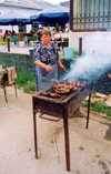 Comrat / Komrat, Gagauzia, Moldova: preparing shashliks on ulitza Pobedy - BBQ - photo by M.Torres
